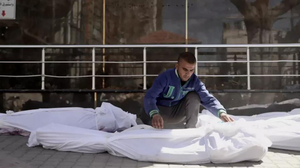 A Gaza-ville, l’armée israélienne tire sur une foule affamée : au moins 100 morts jeudi