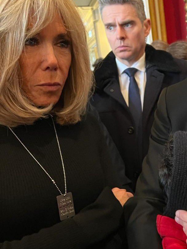Le nouveau collier de Brigitte Macron (photo)