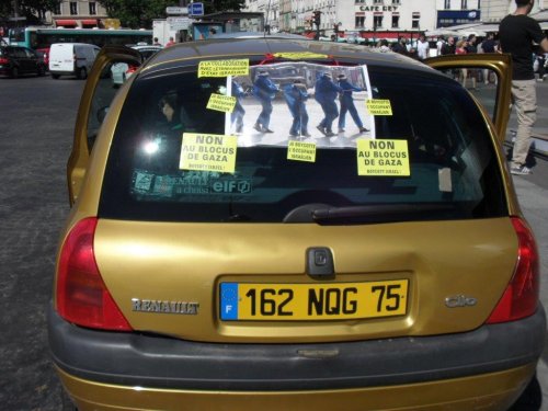 Claude_voiture_poster.jpg