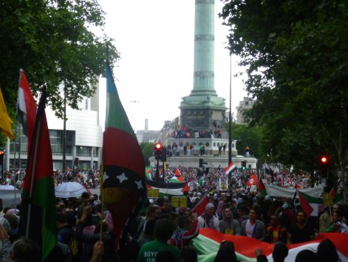 bastille_plus_haute_et_boycott.jpg