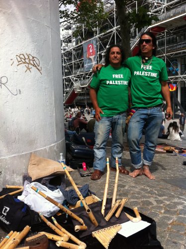 beaubourg_2_musiciens_chiliens_solidaires.jpg