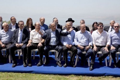 bibi_et_12_salopards_sur_le_plateau_du_golan.jpg