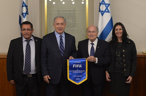 blatter_neta_et_dirigeants_du_foot.jpg