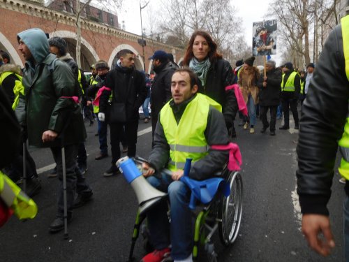 blesse_fauteuil_gj.jpg