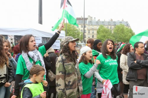 bonne_hafida_enfants_et_foule.jpg