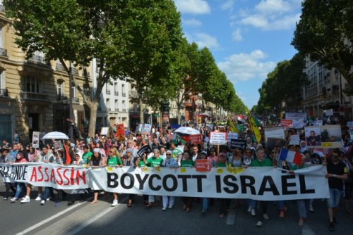 boycott_israel_banderole_et_foule-3.jpg