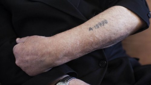 bras_tatoue_shoah.jpg