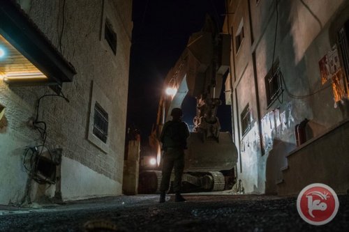 chars_dans_les_rues_la_nuit.jpg