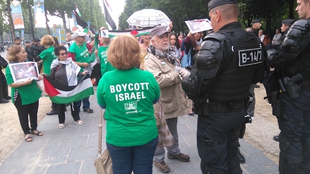 check_point_claire_gendarmes_neta_champs_elyse_es.jpg