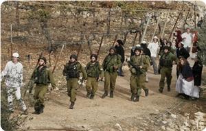 colons_israe_liens_envahissant_beit_amr_pre_s_d_hebron-2.jpg