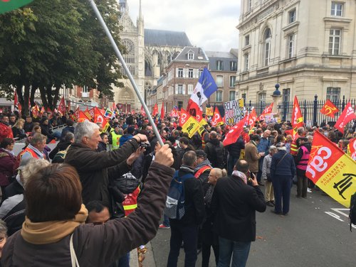 devant-le-tribunal_d_amiens.jpg