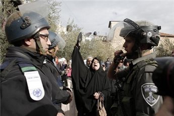devant_l_entre_e_de_al_aqsa.jpg