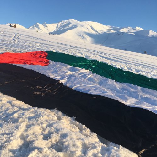 drapeau_sur_neige_alain.jpg