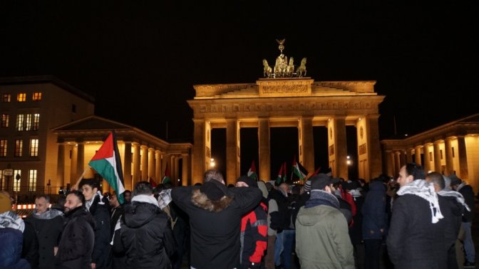 dsc06476-1600x900manif_berlin_jeudi_6_dec.jpg