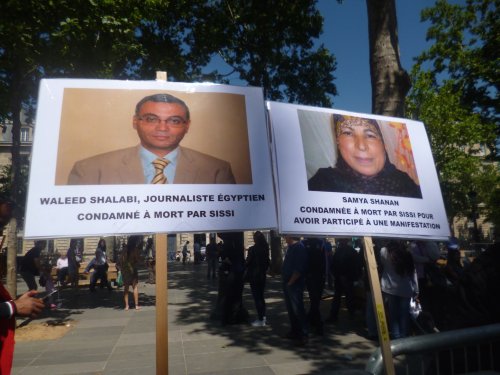 e_gypte_affiches_journaliste_et_femme_condamne_s_a_mort.jpg