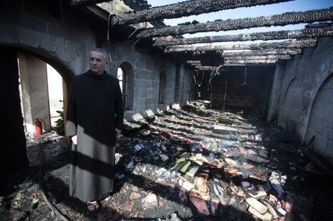 eglise_tabgha_incendie_e_par_colons.jpg