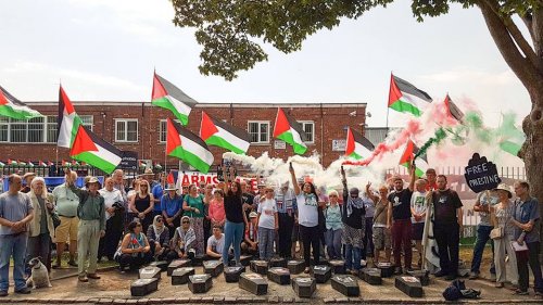 elbit_action_manchester_avec_les_tombes_gaza.jpg