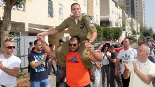 elor_azria_en_he_ros_.jpg