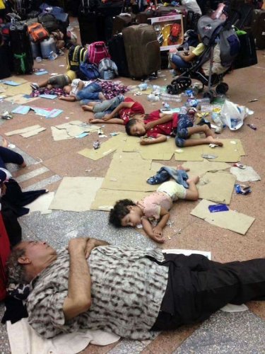 enfants_par_terre_rafah_crossing.jpg