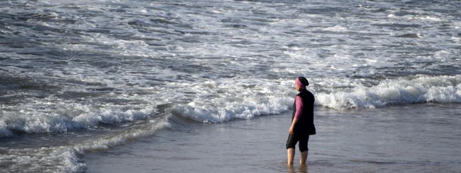 femme_se_baignant_en_burkini.jpg