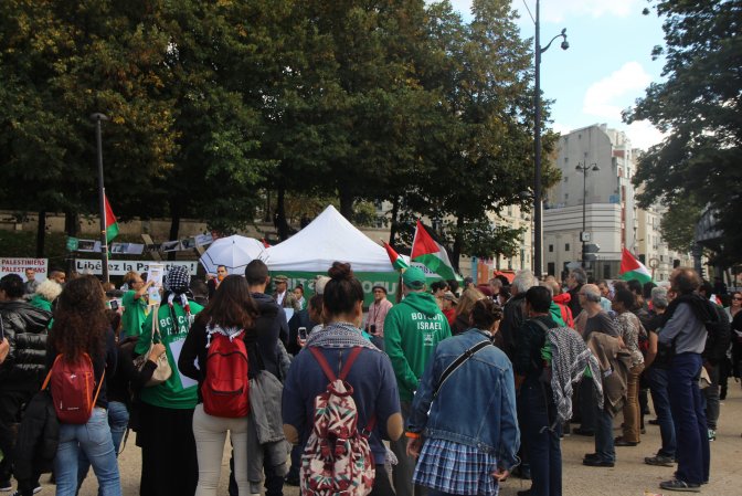 fethi_avec_du_monde_autoour_rotonde_tarek.jpg