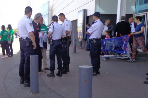 flics_lyon_carrefour.jpg