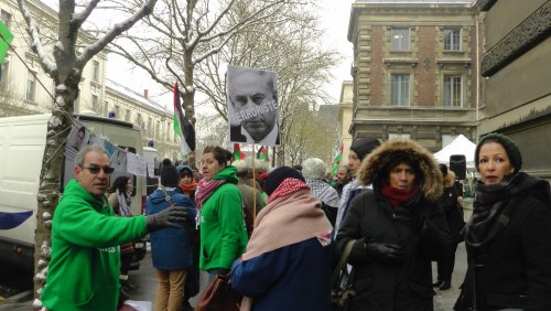 foule_nete_terroriste_versailles.jpg