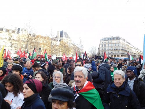foule_re_pu_cote_voltaire.jpg