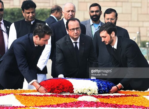french-president-francois-hollande-laying-wreath-to-pay-homage-to-of-picture-id506720306.jpg