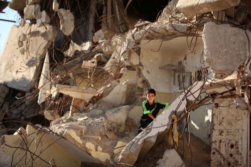 gaza_enfant_au_milieu_des_ruines_sante_mentale.jpg
