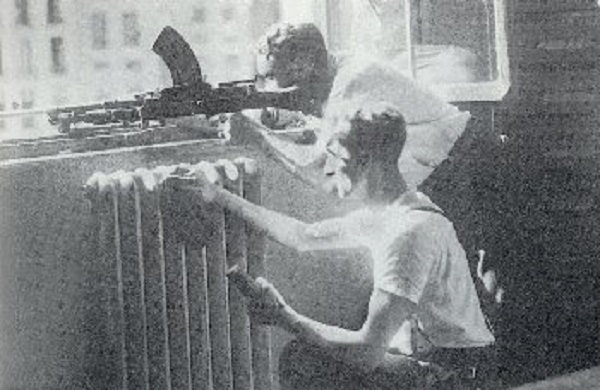 ghetto_varsovie_hommes_arme_s.jpg
