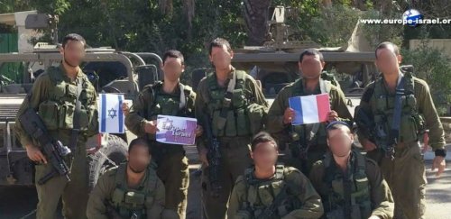 golanis_soldats_avec_drapeau_franc_ais.jpg