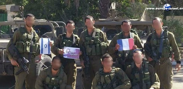 golanis_soldats_avec_drapeau_franc_ais_-_copie.jpg