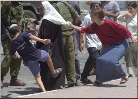 hebron_agression_colons-2.jpg