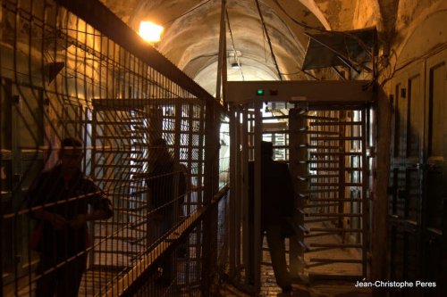 hebron_mosque_e_d_ibrahim_tourniquet.jpg