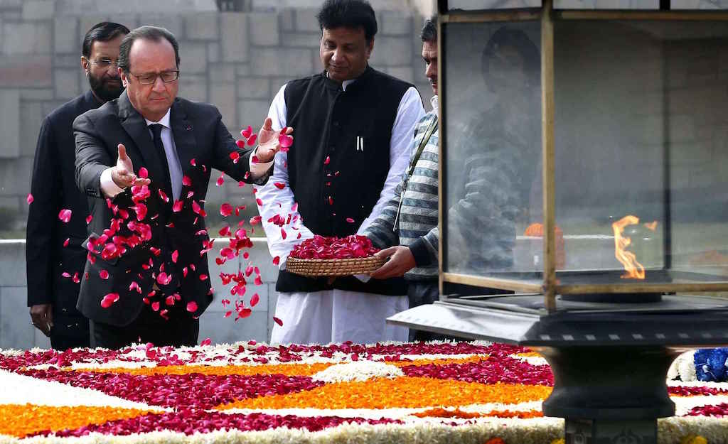 hollande_gandhi.jpg