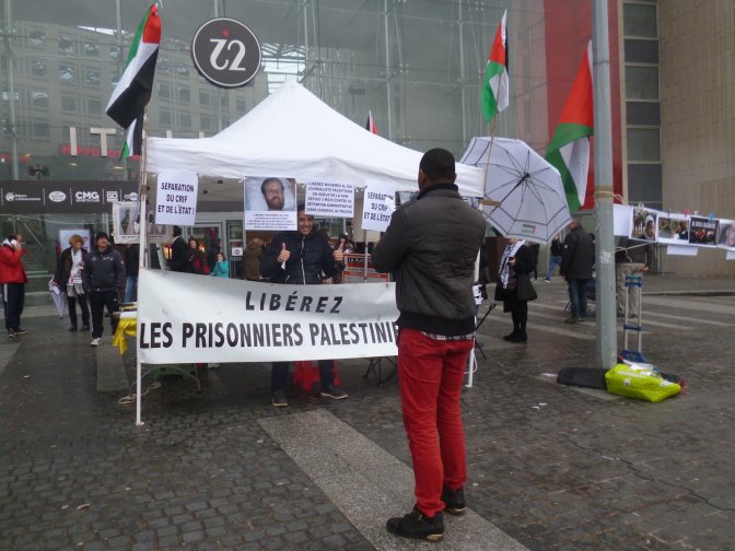 italie_se_fait_photographier_dans_le_stand.jpg