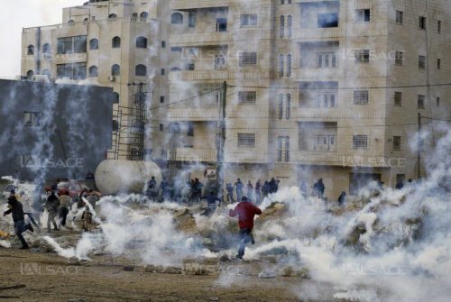 jet-de-grenades-lacrymogenes-pres-de-ramallah-vendredi-30-octobre-photo-afp-1446223434.jpg