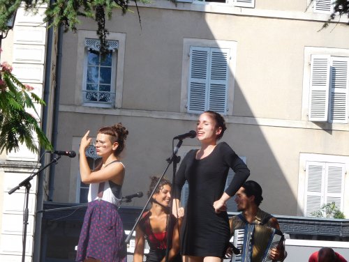 jeunes_et_beaux_bourges.jpg