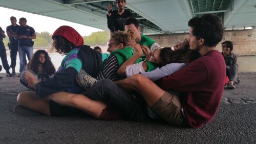 jeux_sous_le_pont.jpg