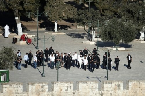 juifs_devant_mosque_e_al_aqsa.jpg
