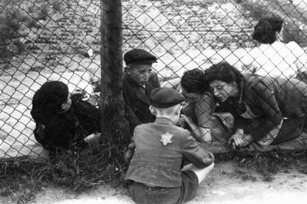 le_ghetto_de_lodz_enfants_barbele_s.jpg