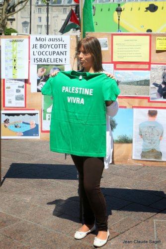 les_gens_se_font_photographier_de_vant_l_expo.jpg