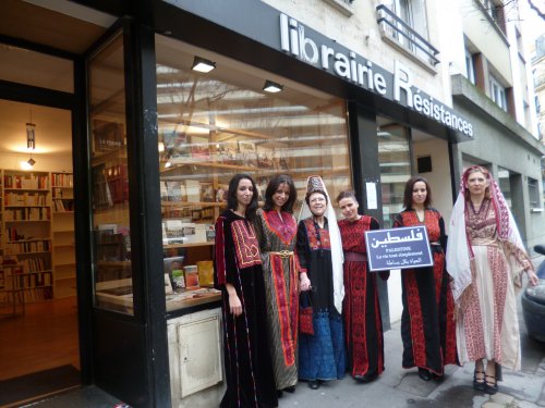 librairie_re_sistances_robes_palestiniennes_re_duit.jpg