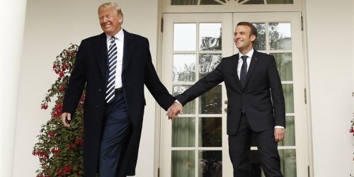 macron_trump_sourires_mains.jpg