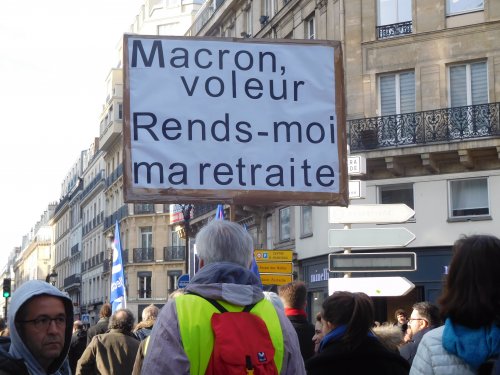 macron_voleur_retraite.jpg
