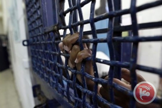 mains_barreaux_prison-2.jpg