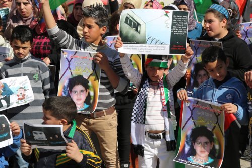 manif_enfants_contre_leur_emprisonnement.jpg