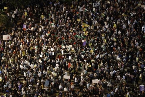 manif_tel_aviv_bonne.jpg