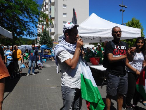 marche_chenove_mahmoud_chante_ounadikoum.jpg